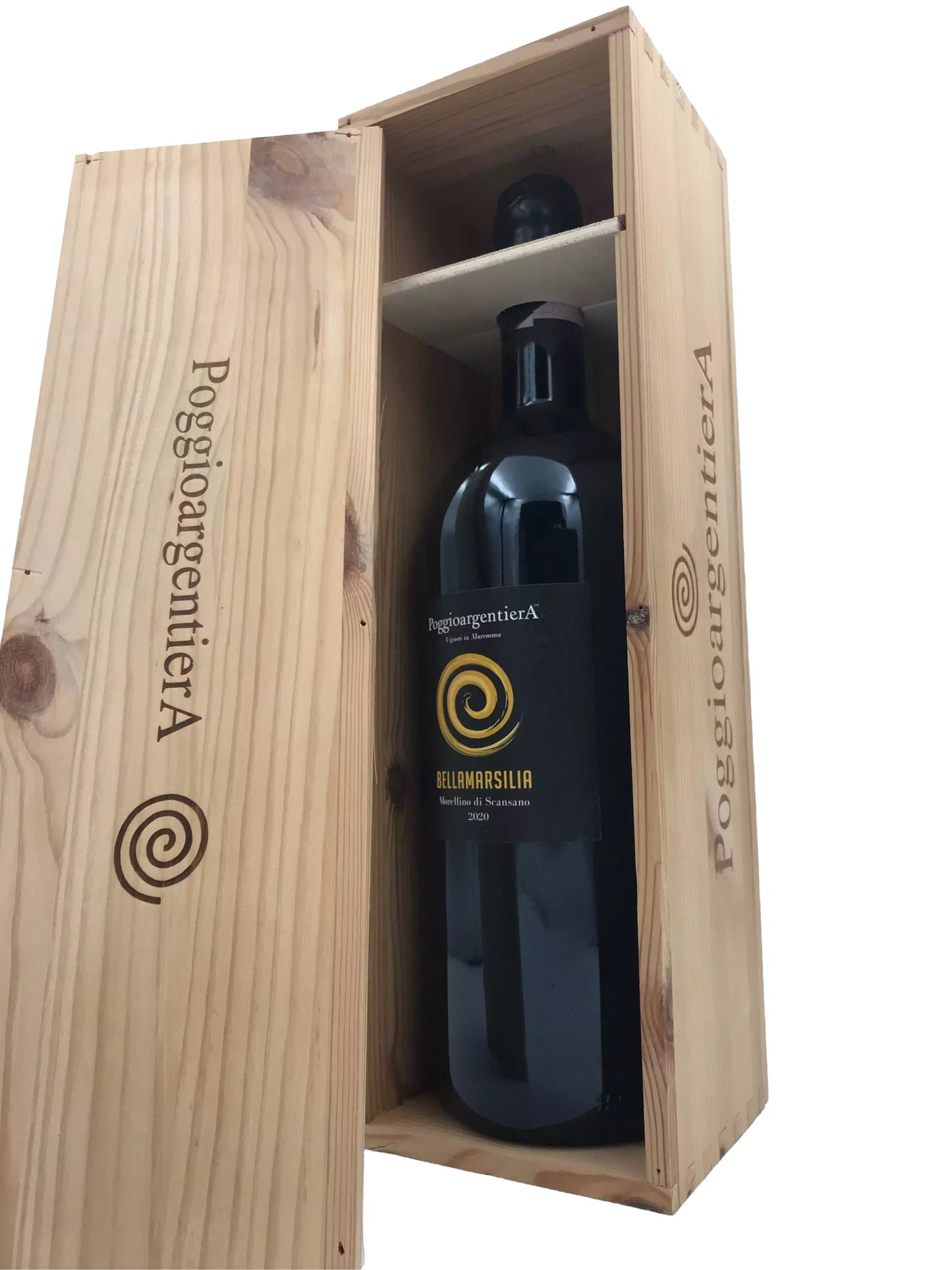 A bottle of wine is displayed in a wooden box, which is labeled with the text "PoggiogiagientiA Bellumarsilia".